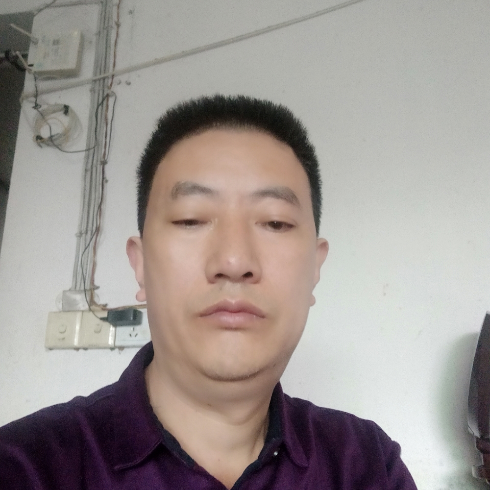 韶华倾心粗犷的照片