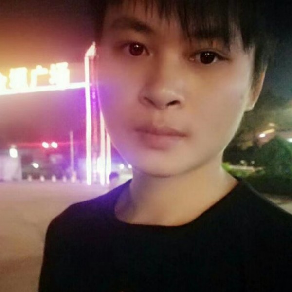 月光说冷艳的照片