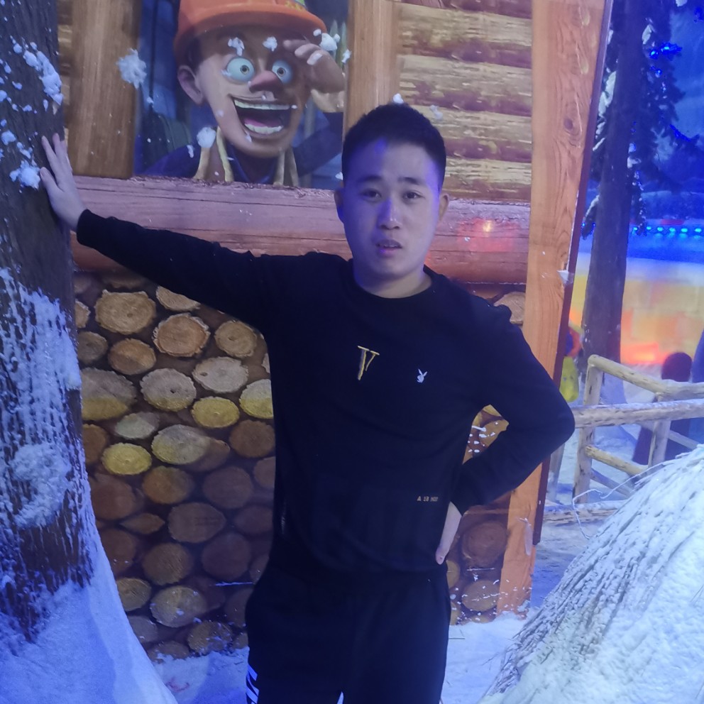 殷勤吃醋项链的照片