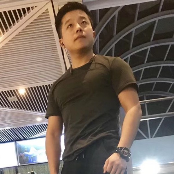 认真找对象的洪的照片