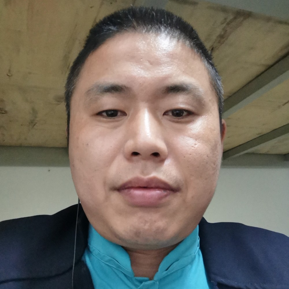 落霞蹙眉坚定的照片