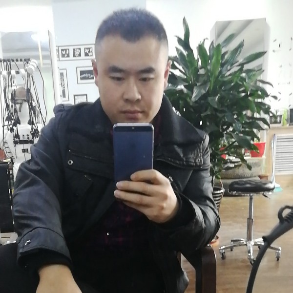 阳光下的璇菱的照片