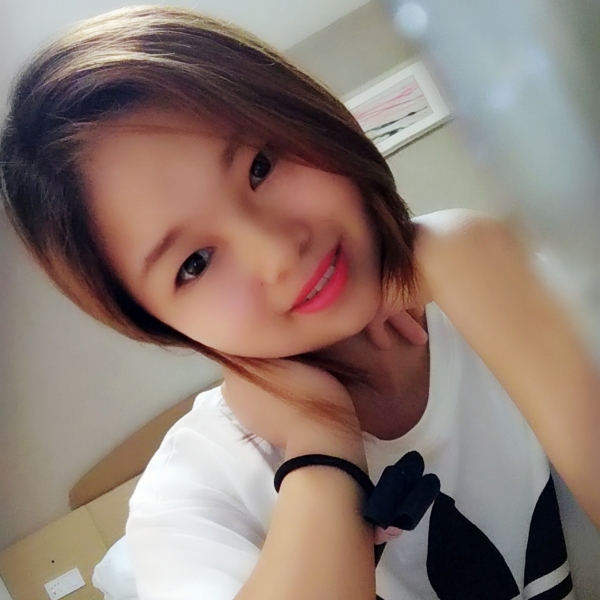 ╭⌒坐著看流煋滑的照片