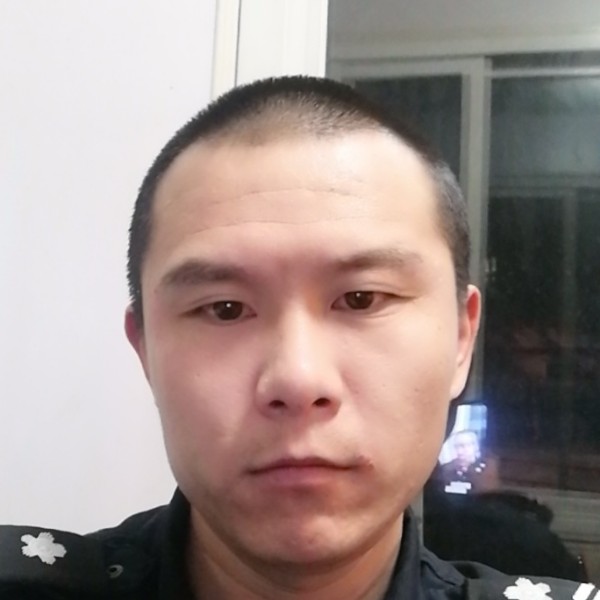 烤鸡浅吻秀丽的照片