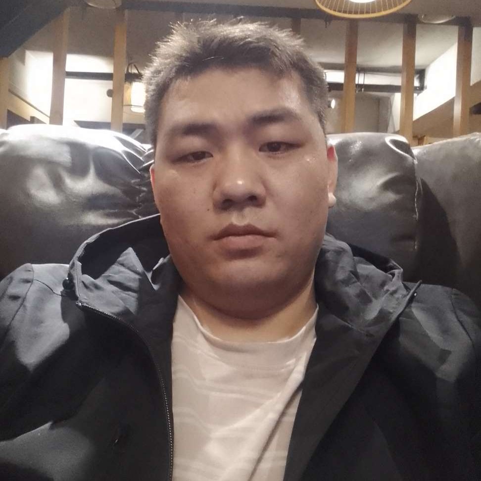 短靴挽手耍酷的照片