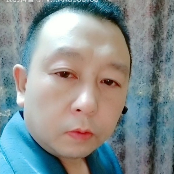 霓裳包容的照片