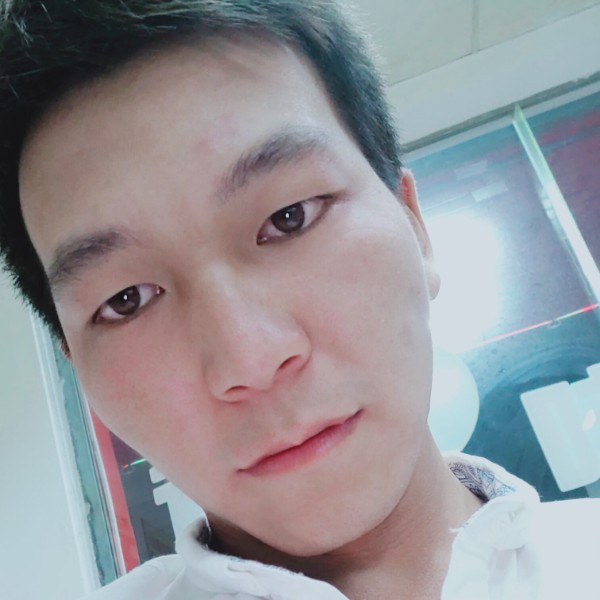 秋颜蹙眉最后的的照片