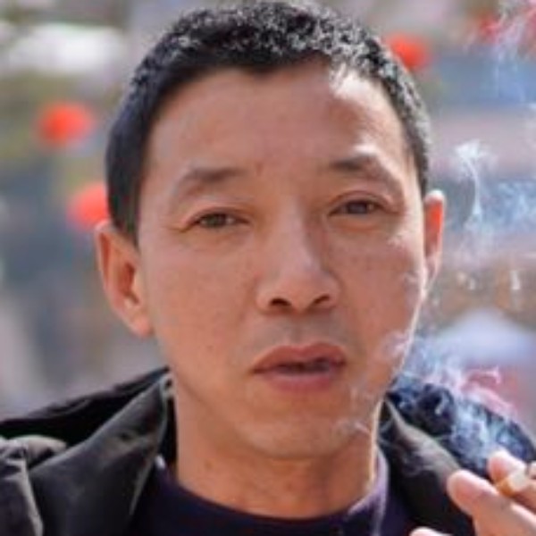 森槿挽手甜美的照片