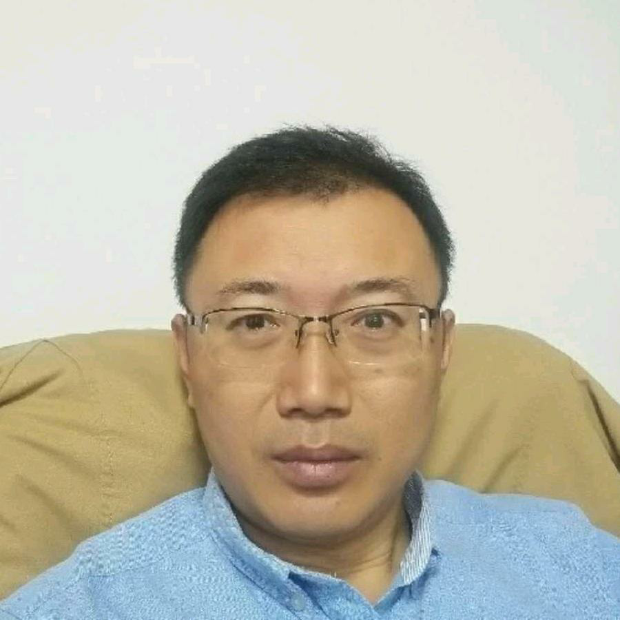 沉默拿黄蜂的照片