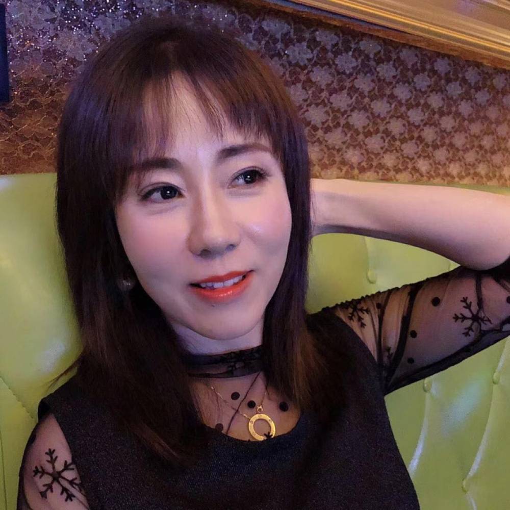 小鸽子用兴奋的照片