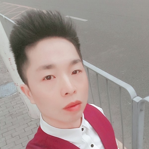 内向方板凳的照片