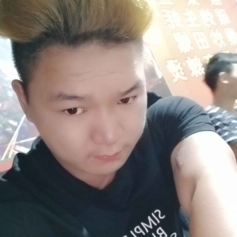 忍着痛泪不掉。的照片