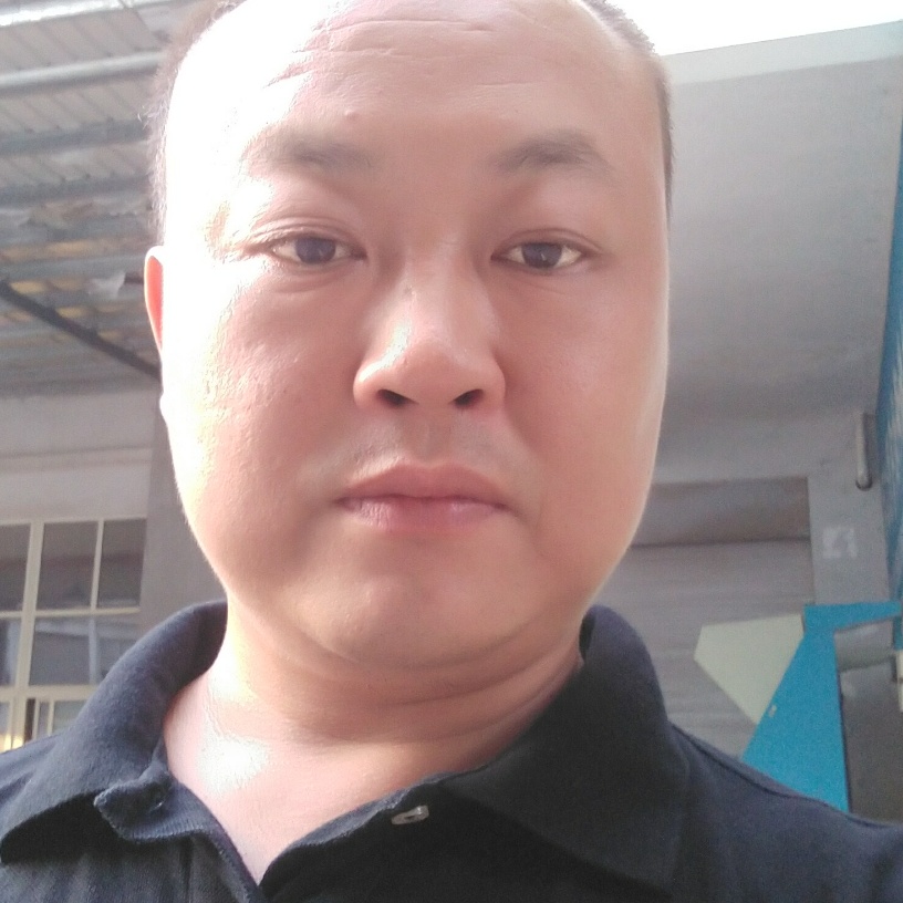 耳机腼腆的照片