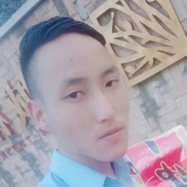 彝缘魅力男的照片
