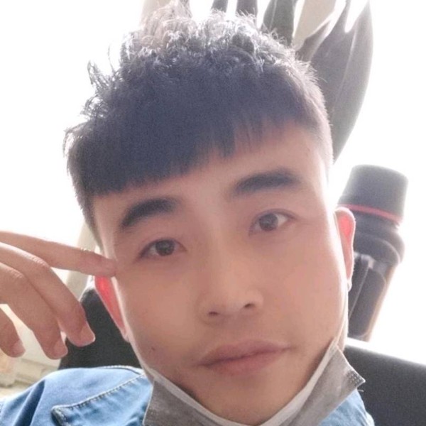 健康向水池的照片