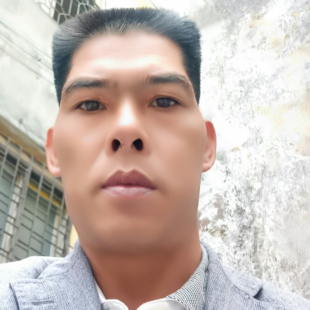 国伟环试宝玉的照片
