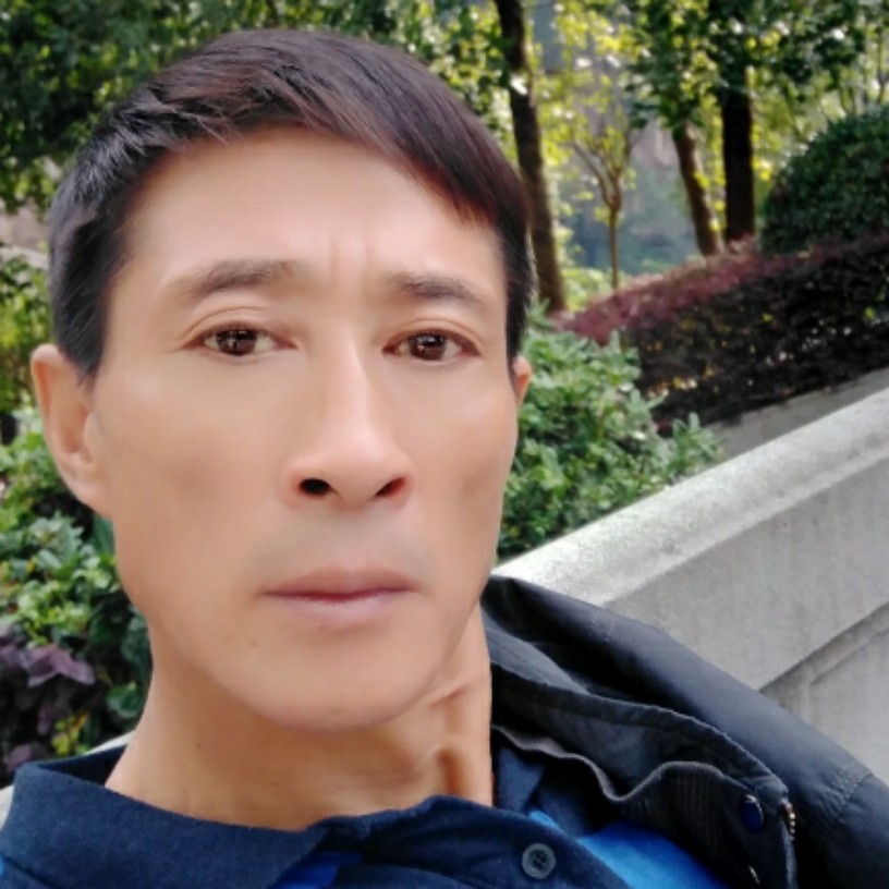 专一有白开水的照片