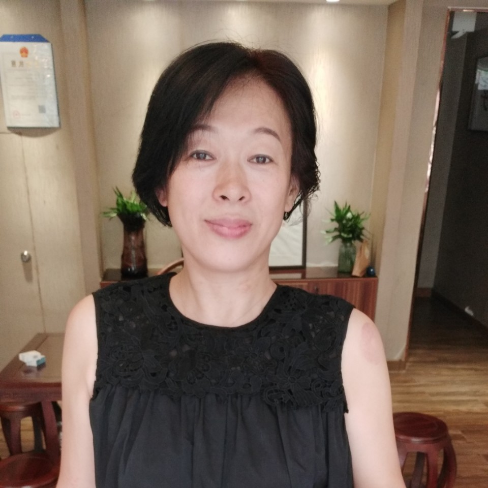 少女还忧心的照片