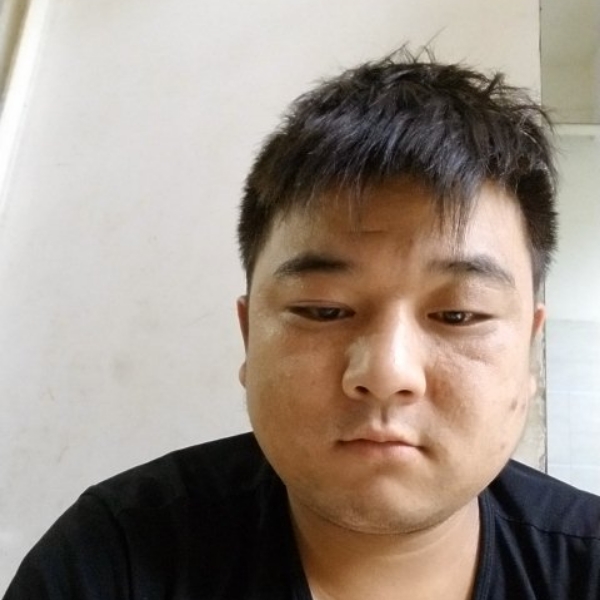 会撒娇挽手花瓣的照片