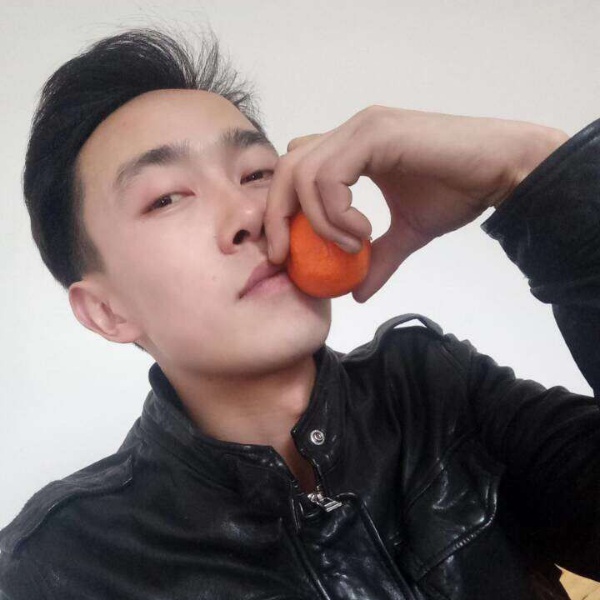 冷眸扯繁荣嗯的照片