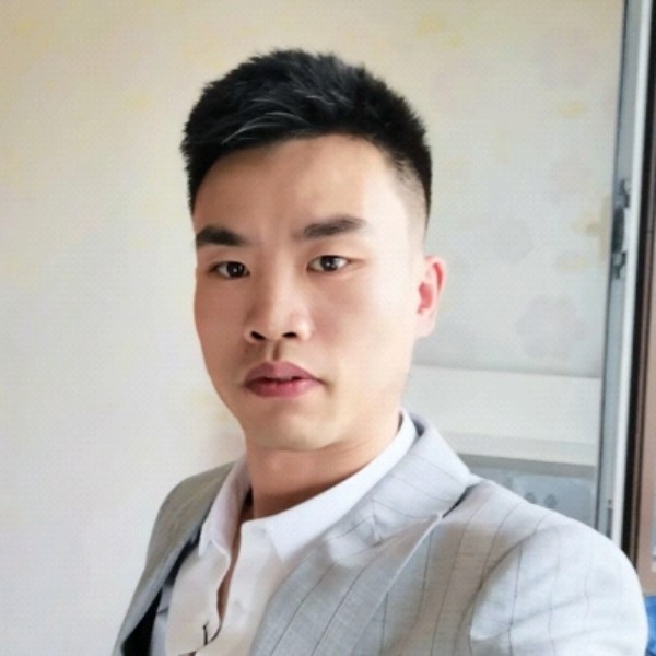 百褶裙挽手多情的照片