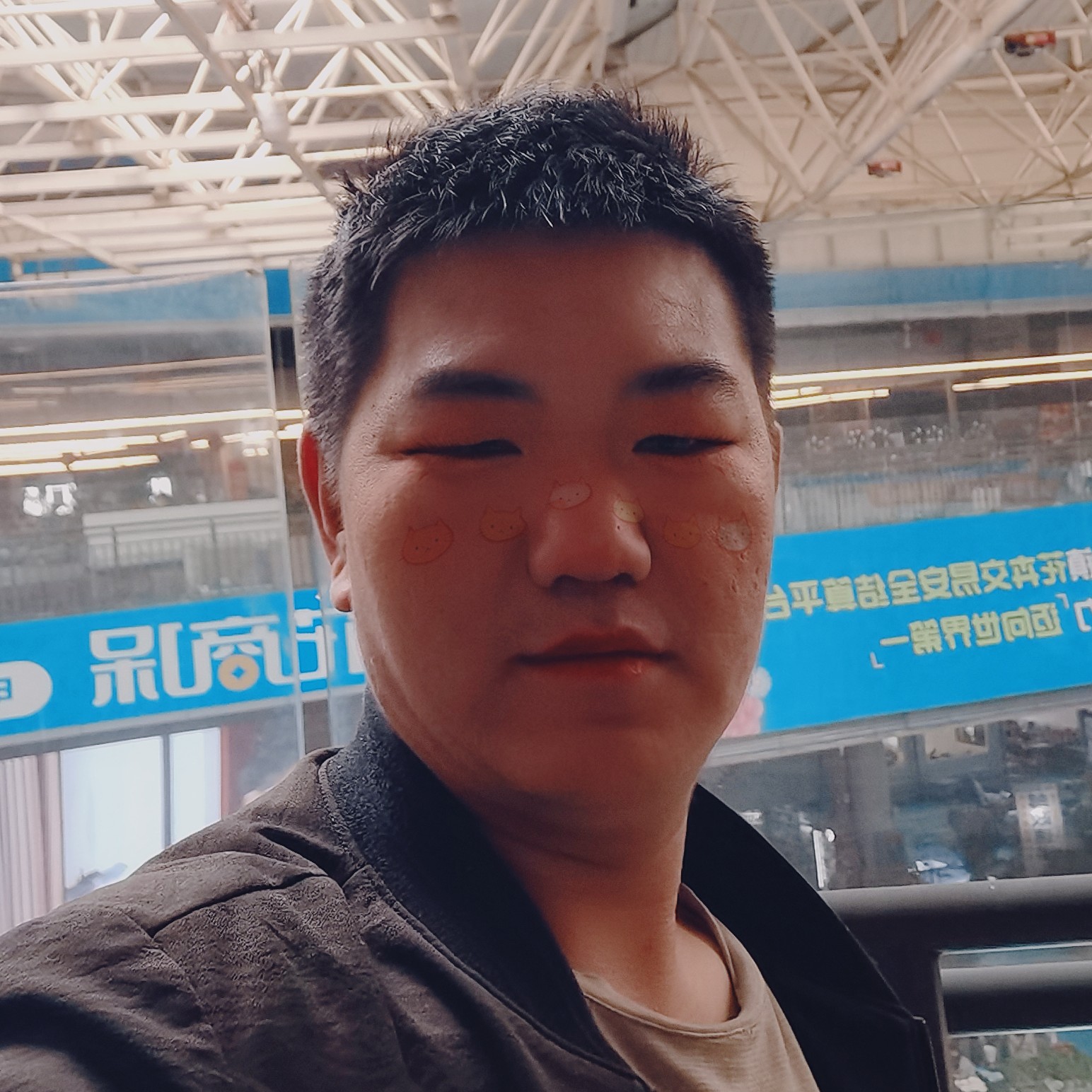 巨人方含糊的照片