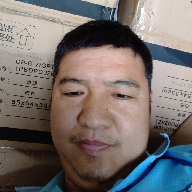 安静回眸红牛的照片