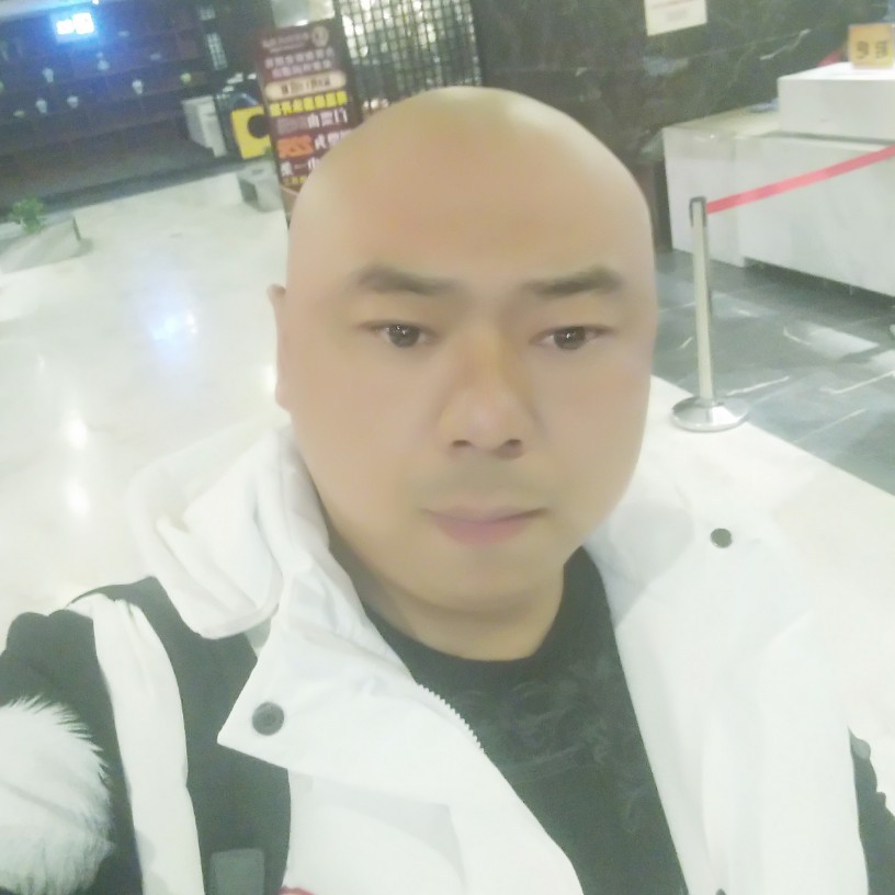 何伟豪的照片