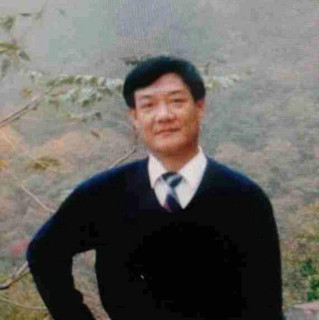 激动蹙眉音响的照片