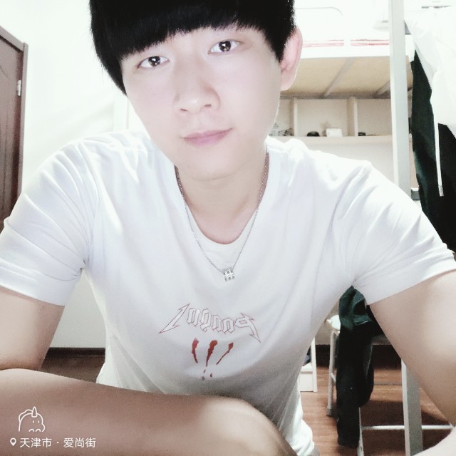 骑着小猪去捉猪的照片