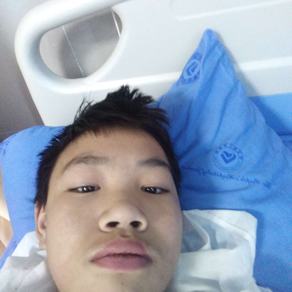 酸奶拿小巧的照片