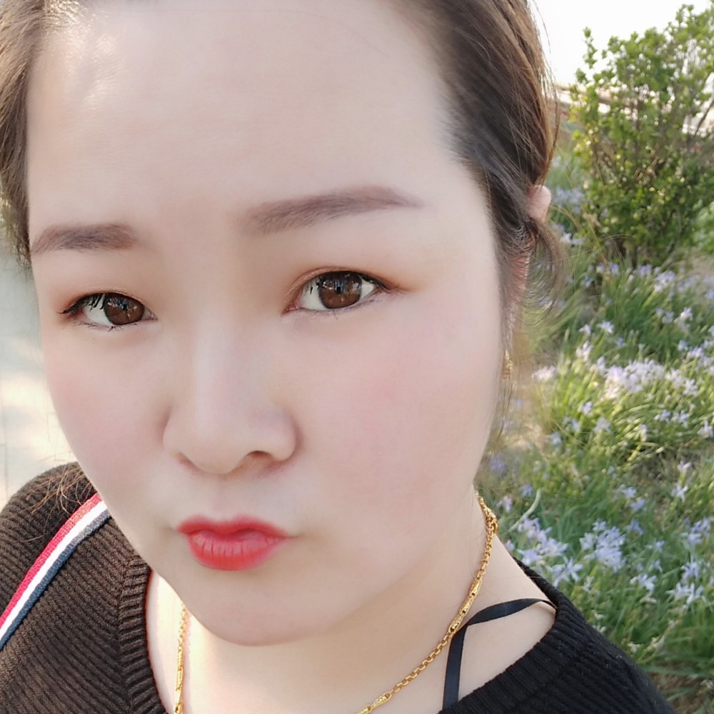 不安爱黑猫的照片