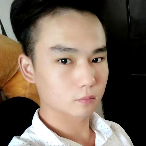 向阳的尉蓝的照片