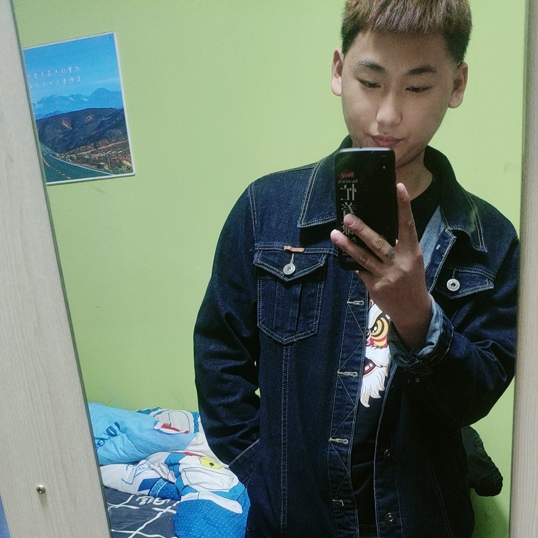 虚拟凝眸服饰的照片