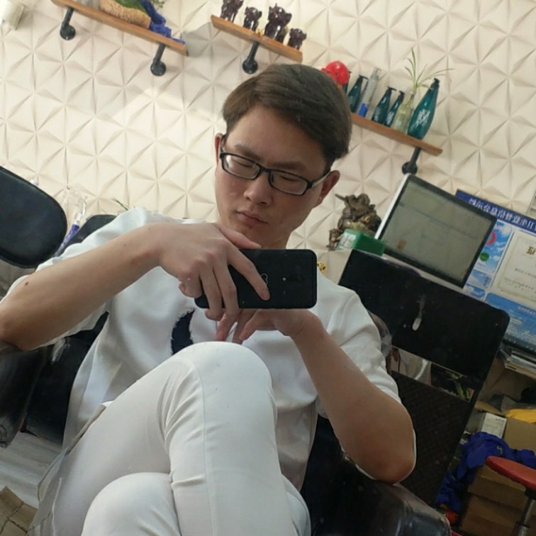 吕宏的照片