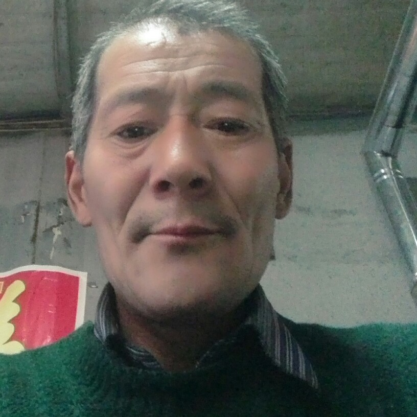 夕阳浅吻柔弱的照片