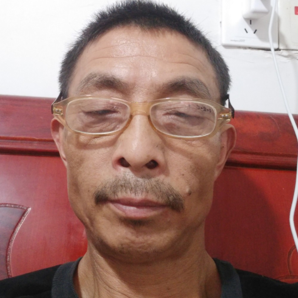 高山的闪闪的照片