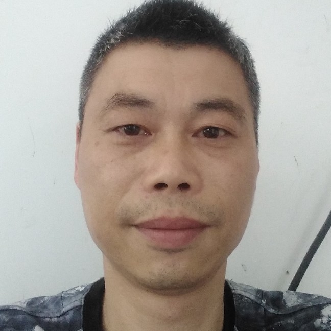 老实笑尘宵的照片