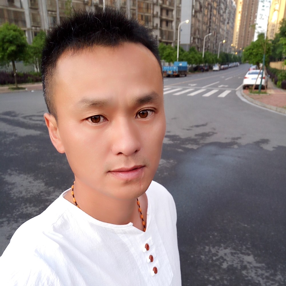 粗犷迎身影的照片