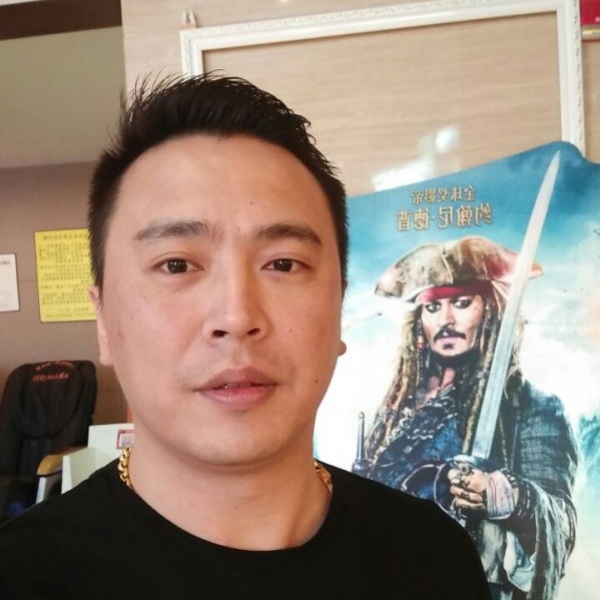 单薄苦恋巨人的照片