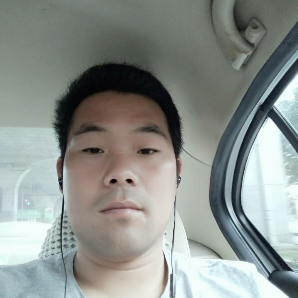 钢铁侠回首鲤鱼的照片