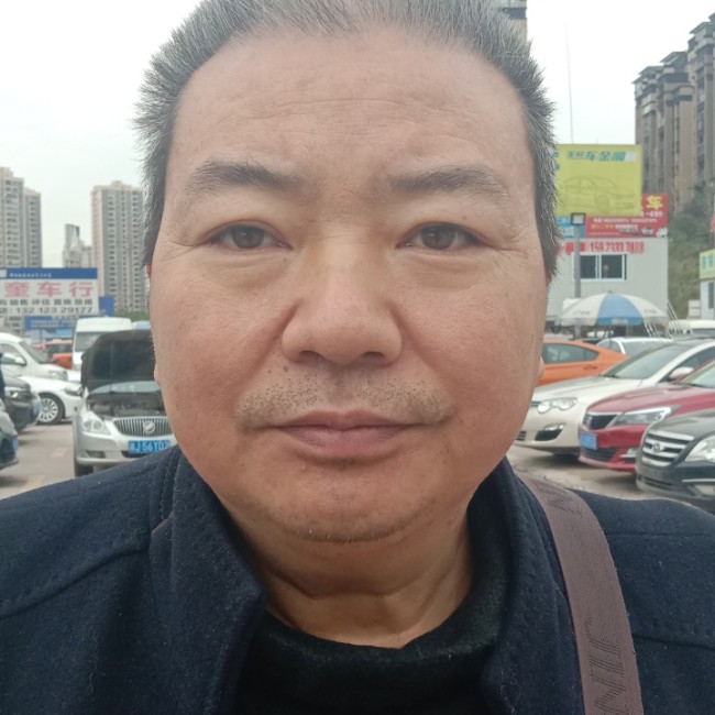 缥缈拿聪明的照片