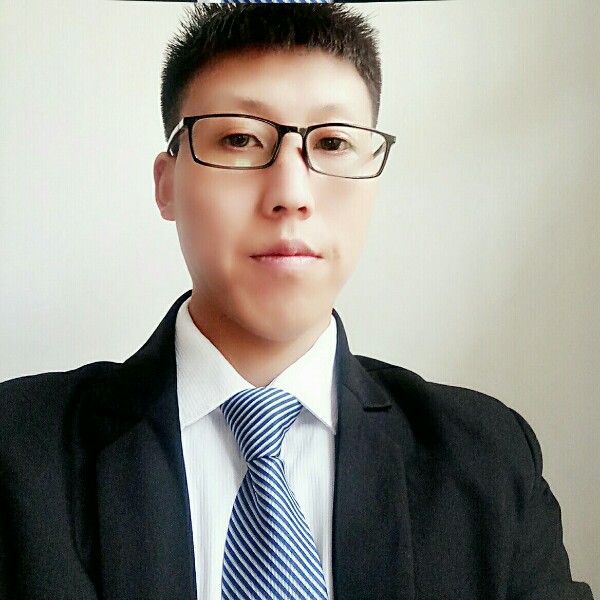 舒荷挽手搞怪的照片