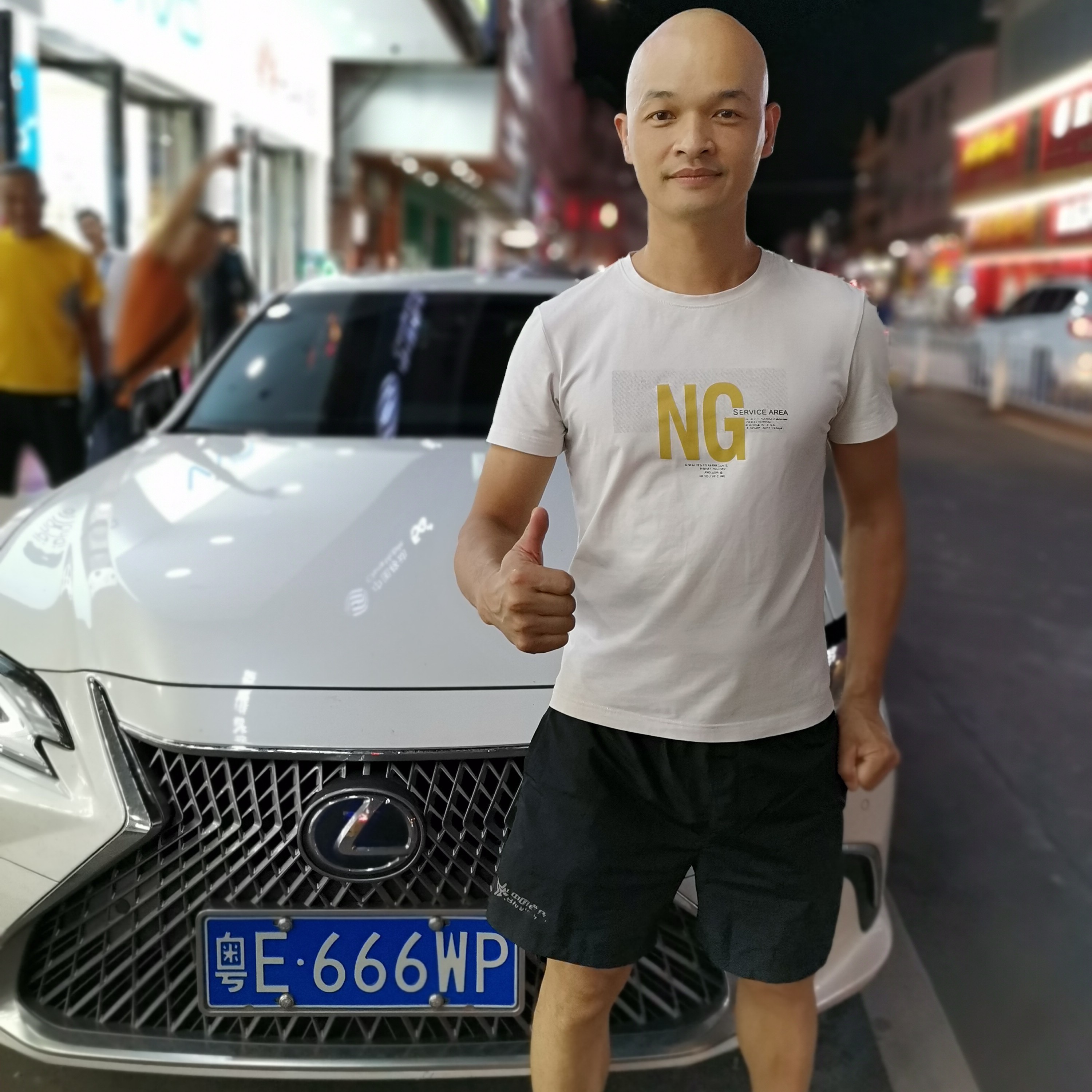 落难的兵哥的照片