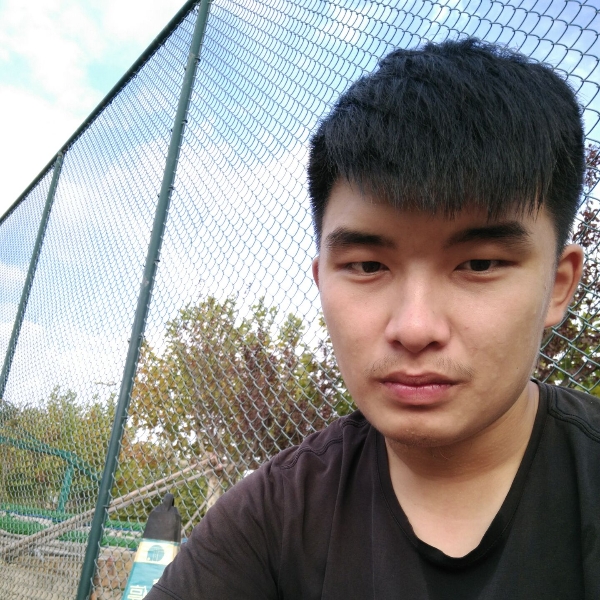 篮球小伙的照片