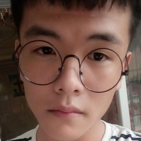 中心演变单身的照片