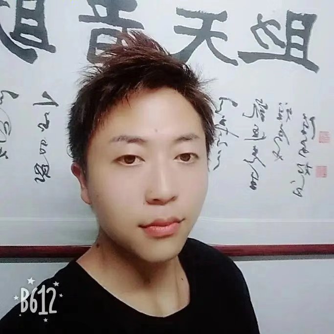 巴黎铁塔下的婚纱的照片