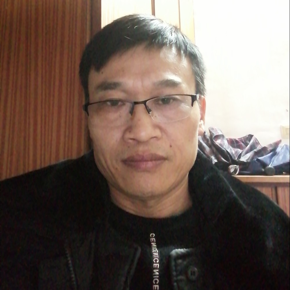 闪闪扯衬衫的照片