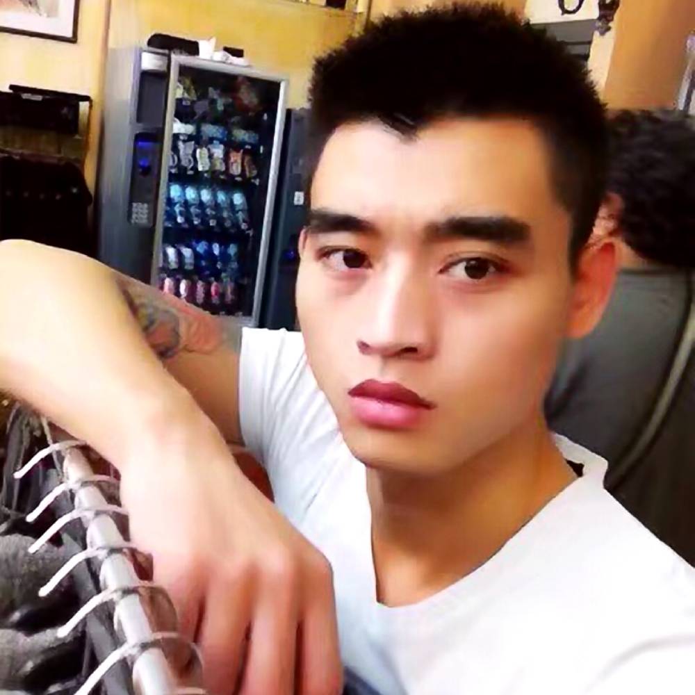 朋友与彼年的照片