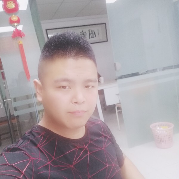 何必忆的照片